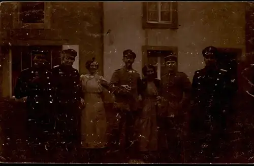 Foto Pure Ardennes Soldaten mit Frauen WK1 1915 Privatfoto