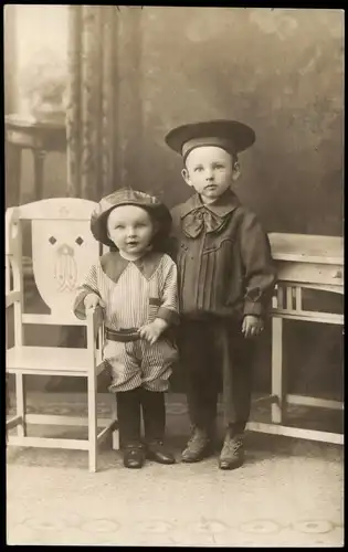 Menschen/Soziales Leben - Kinder in feiner Kleidung Photo: Haase Görlitz 1912