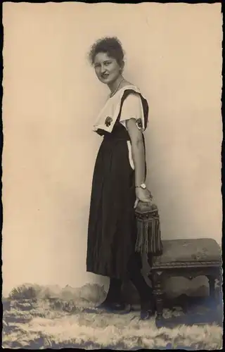 Künstlerkarten Mode Kleidung schwangere Frauj Kleid Atelierfoto 1912 Privatfoto