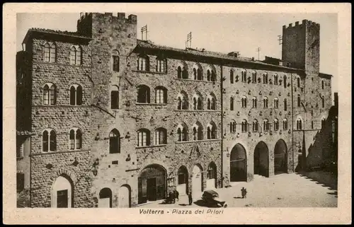 Cartoline Volterra Volterra Piazza dei Priori 1930