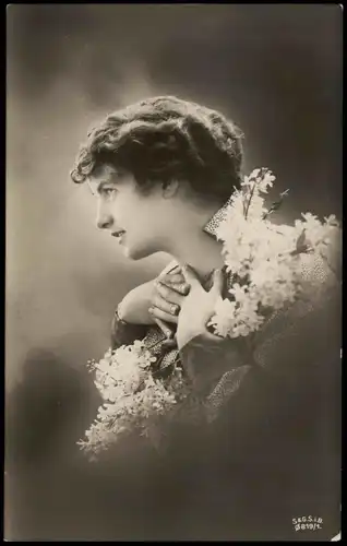 Ansichtskarte  Menschen Soziales Leben Fotografie einer jungen Frau 1910