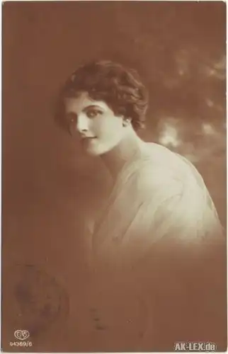Ansichtskarte  Frau - Portait - Foto Ansichtskarte 1917