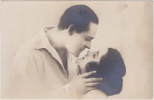 Ansichtskarte  Pärchen kurz vor einem Kuss 1927