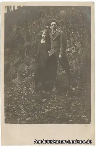 Foto  Paar im Wald Portrait 1940 Privatfoto