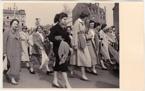 Ansichtskarte  Frauen Demonstration Umzug 1968 