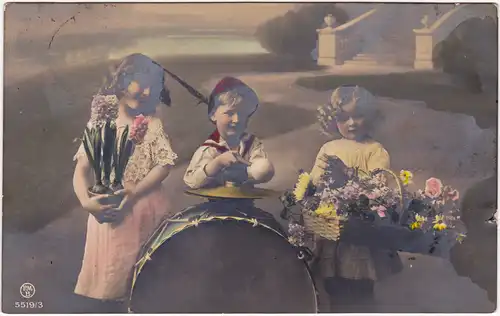  Kinder mit Blumen und Instrumenten (colorierte Fotomontage) 1913 