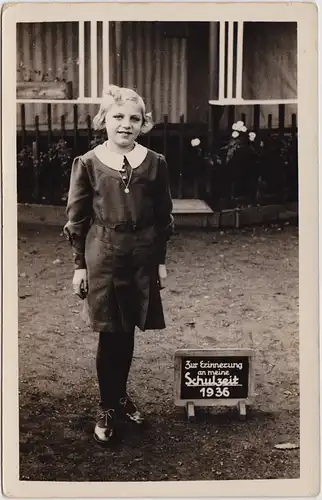 Foto  Blondes Schulmädchen Erinnerungsfoto 1936 Privatfoto 