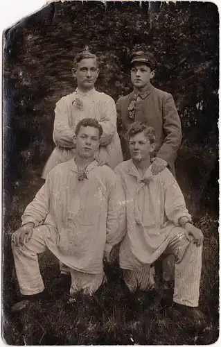 Foto  Männer Gruppe Portrait in weißen Leinen 1914 Privatfoto 