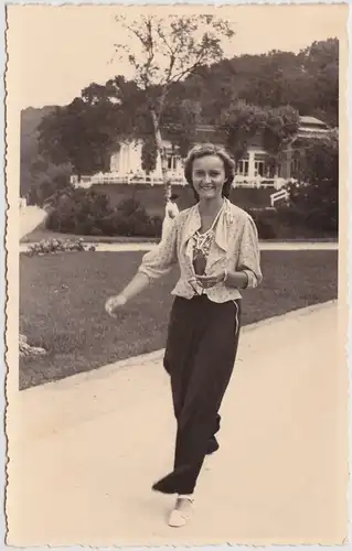 Foto  Frau mit offener Bluse 1960 Privatfoto 