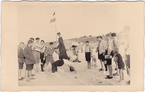 Ansichtskarte  Sportübungen am Strand (Patriotika) 1918 Privatfoto
