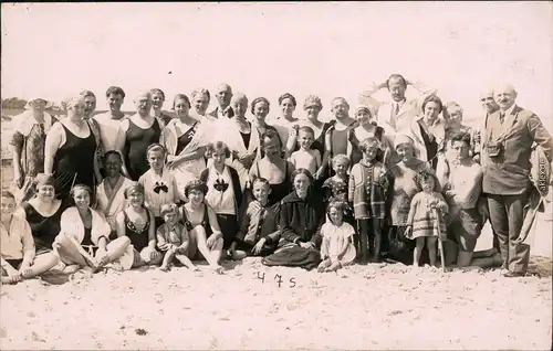  Menschen / Soziales Leben - Gruppenfotos - Menschen am Strand 1932