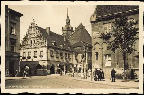 Ansichtskarte Brandenburg an der Havel Kurfürstenhaus, belebte Straße 1934