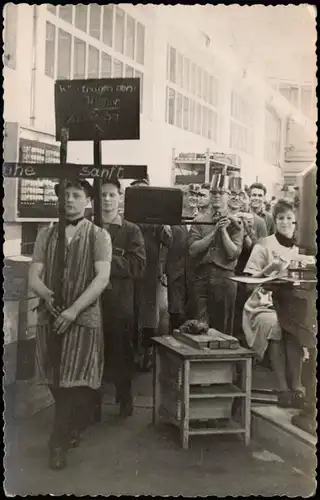 Scherzkarte Fabrikhalle - Wir trugen den Humor zu Grabe 1962 Privatfoto