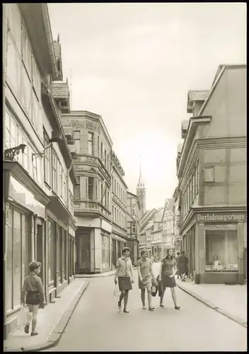 Ansichtskarte Salzwedel Burgstraße, Personen am Schmuck-Geschäft 1974