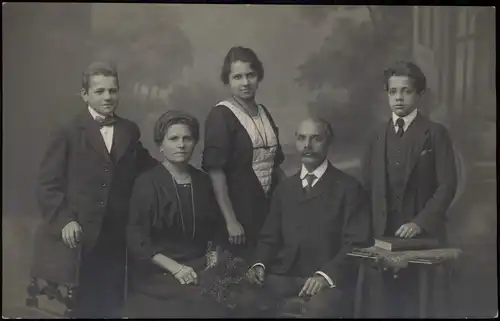 Ansichtskarte  Familien Gruppenfoto, Kinder Mutter Vater Atelierfot 1913