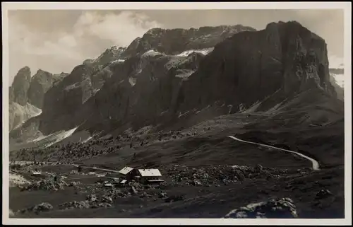 Gruppo di Sella Rifugio Sella (m. 2200) verso la Sella - Dolomiti. 1933