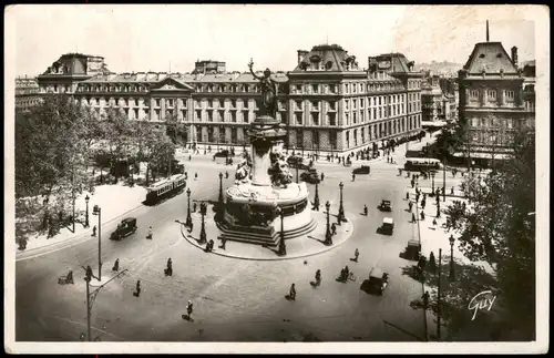 CPA Paris Place de la Republique 1933