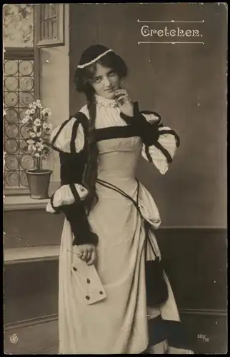 Menschen / Soziales Leben - Frauen Gretchen Fotokunst schüchtern 1908