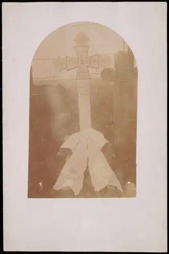 Loos Soldatengrab hinter Stacheldraht WK Frankreich 1918 Privatfoto