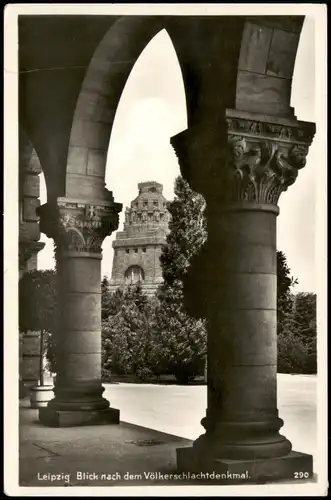 Ansichtskarte Leipzig Völkerschlachtdenkmal, Blick durch Säulen 1940