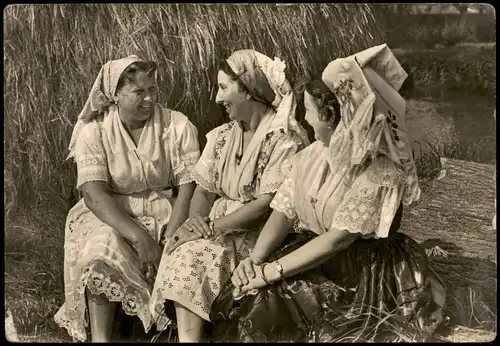 .Brandenburg Im Spreewald, Frauen in typischer Trachtenkleidung 1966