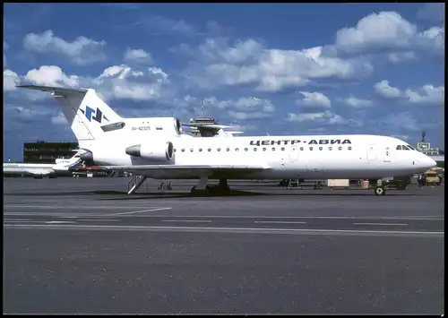 Moskau Москва́ CENTR AVIA Yak-42D Flugzeug Airplane Avion 1998