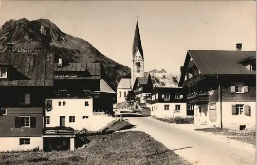 Ansichtskarte Kleinwalsertal-Mittelberg/Vorarlberg Straßenpartie 1956