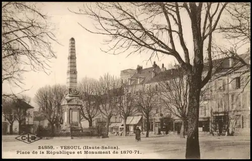 CPA Vesoul Place de la République et Monument de 1870-71 1927