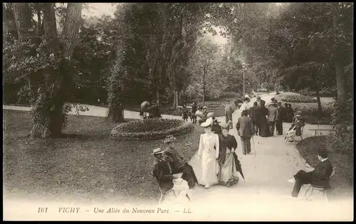 CPA Vichy Une Allée du Nouveau Parc 1912