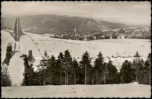 Ansichtskarte Winterberg Stadt und Sprungschanze im Winter 1954