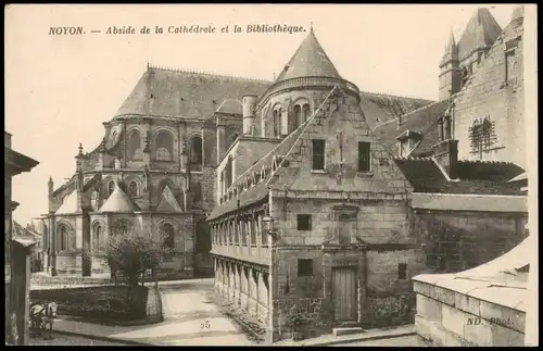 CPA Noyon Abside de la Cathédrale et la Bibliothèque. 1919