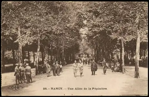 CPA Nancy Une Allée de la Pépinière; Allee belebt 1923