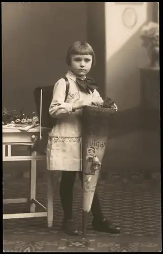 Glückwunsch Schulanfang Einschulung Kind mit Zuckertüte 1920 Privatfoto