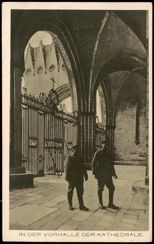 Ansichtskarte  Soldaten IN DER VORHALLE DER KATHEDRALE, 1919