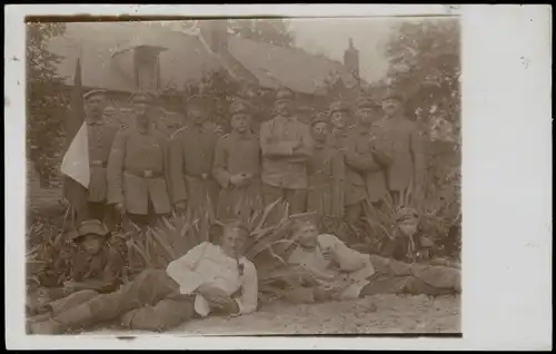 Militär/Propaganda 1.WK (Erster Weltkrieg) Soldaten vor Haus 1916 Privatfoto
