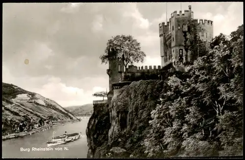 Bingen am Rhein Rhein Schiff passiert Burg Schloss Rheinstein 1960