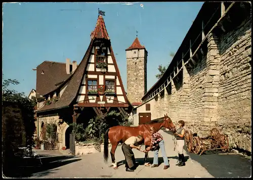 Rothenburg ob der Tauber Hufschmied mit Pferd vor der alten Schmiede 1978
