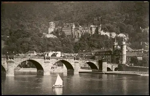 Heidelberg Alte Neckarbrücke u. im Hintergrund das Schloss 1950