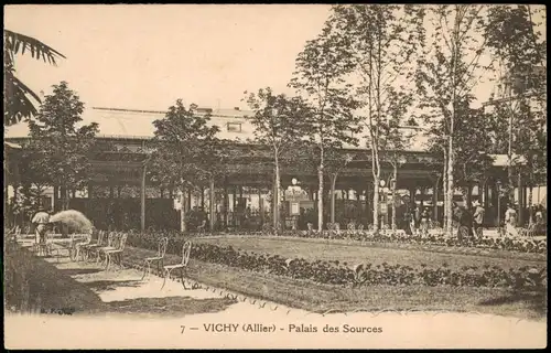 CPA Vichy VICHY (Allier) Palais des Sources 1920
