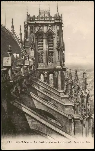 CPA Amiens Cathedrale La Grande Tour 1940