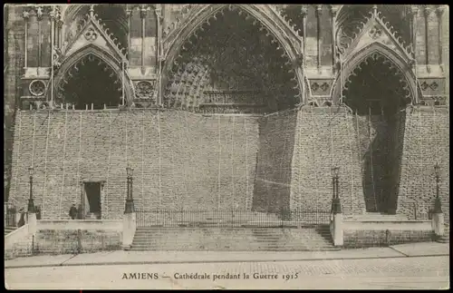CPA Amiens WK1 Cathedrale verbarikadiert 1913