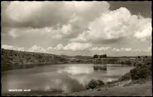 Ansichtskarte Daun Eifel Weinfelder Maar, Fotokarte 1958