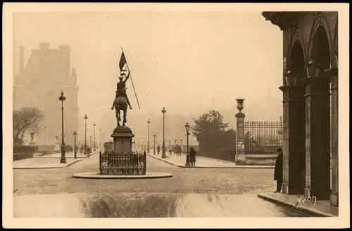 CPA Paris Statue de Jeanne d'Arc et Avenue Paul-Déroulede 1930