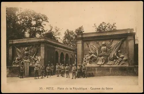 CPA Metz Place de la République - Caserne du Génie 1915