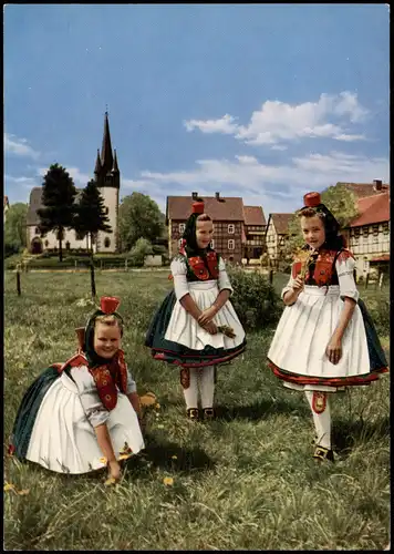 Ziegenhain-Schwalmstadt Kinder in Schwälmer Tracht vor der Stadt 1978
