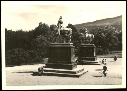 Foto Goslar Menschen vor Statuen an der Kaiserpfalz 1954 Privatfoto