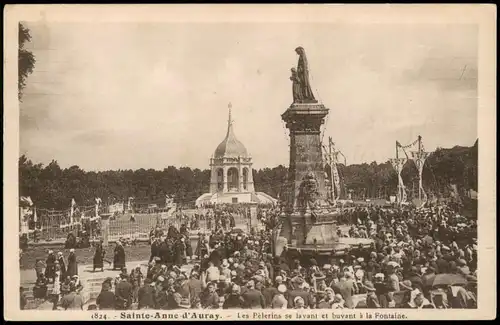 Sainte-Anne Sainte-Anne-d'Auray Les Pèlerins se lavant et buvant à la Fontaine 1920