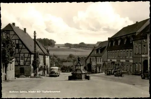 Ansichtskarte Kohren-Sahlis Markt mit Töpferbrunnen 1964