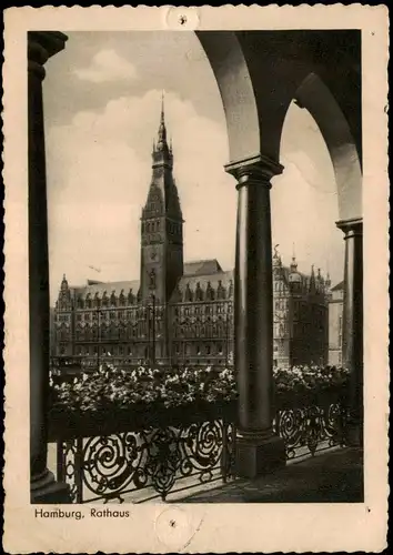 Ansichtskarte Hamburg Rathaus 1952  gel. Posthorn Notopferfrankatur