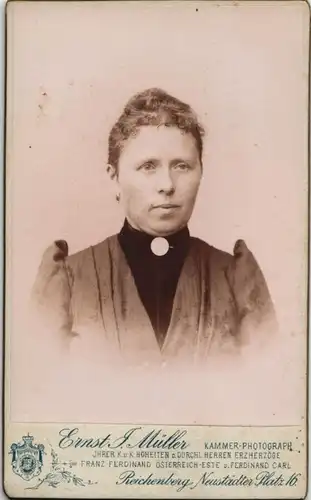 Atelier-Photo Müller aus REICHENBERG; Frau Porträtfoto 1900 Privatfoto CdV